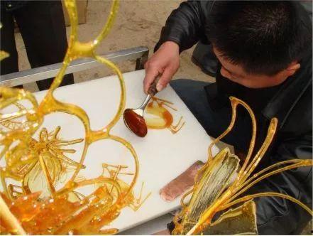 吃瓜小熊半糖人,吃瓜小熊的甜蜜与苦涩之旅