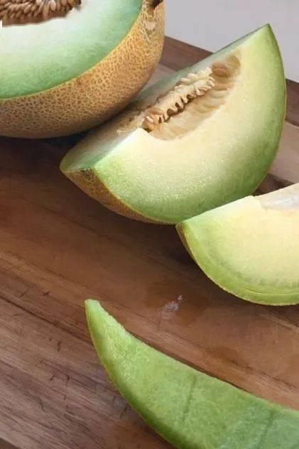 喜瓜吃瓜,畅享夏日清凉，品味生活百态