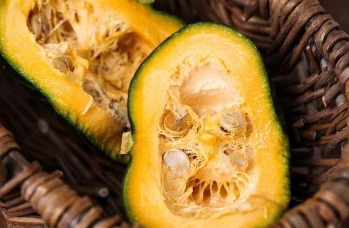瓜烂了吃会怎样,瓜烂了还能吃吗？揭秘瓜烂后的食用风险