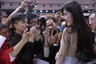 模特吃瓜事件,一场意外引发的舆论漩涡