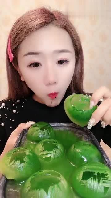 小瓜吃冰剪辑,夏日清凉瞬间，剪辑记录美好时光