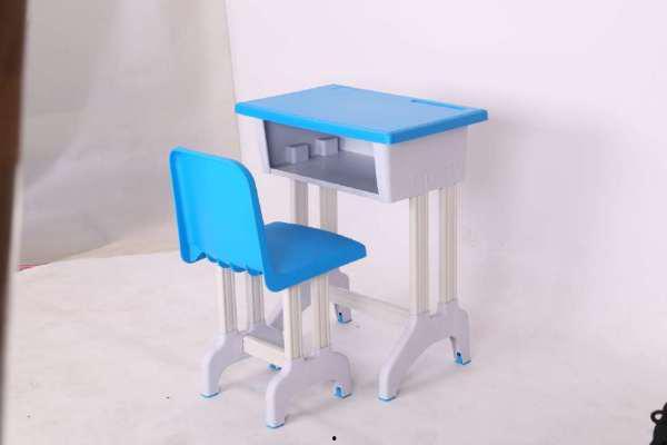 教室课桌吃瓜,揭秘教室里的欢乐时光