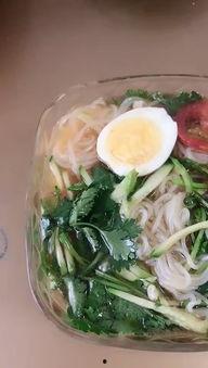 吃冷面吃角瓜的视频,舌尖上的美味瞬间